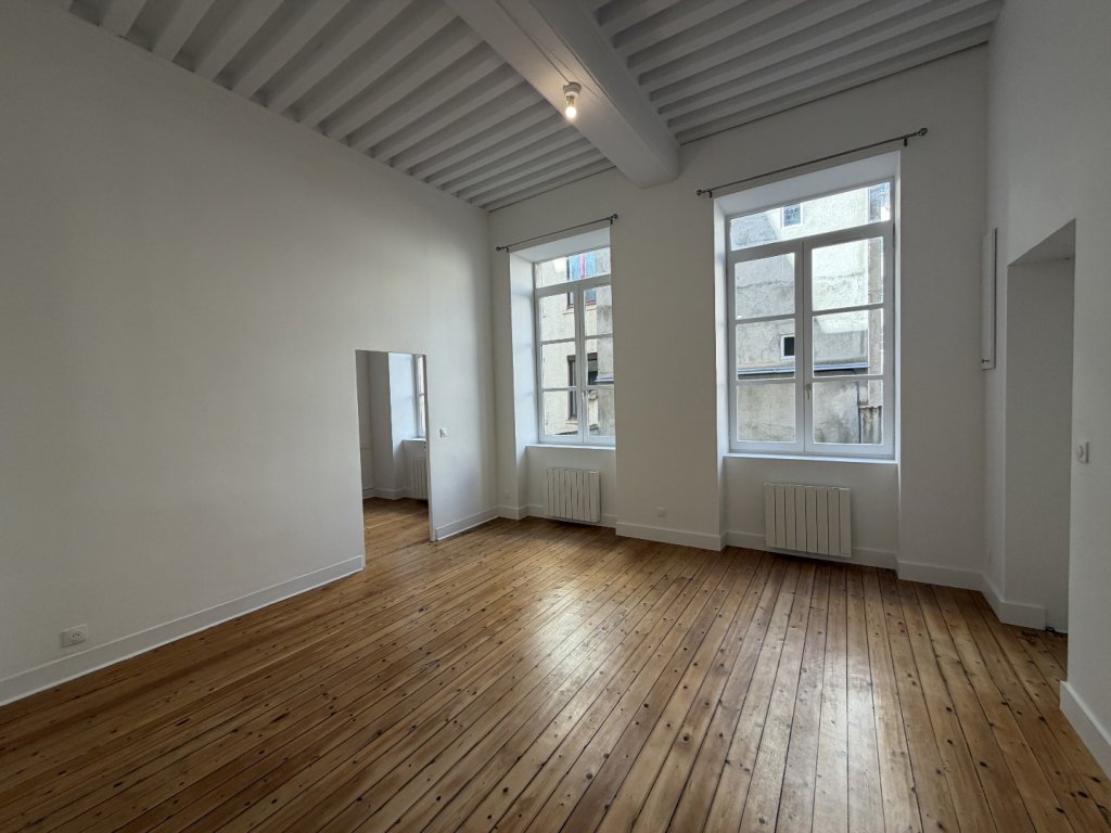 APPARTEMENT T2 A LOUER - LYON 4EME ARRONDISSEMENT Grande Rue-Bertone - 50.9 m2 - 950 &euro; charges comprises par mois
