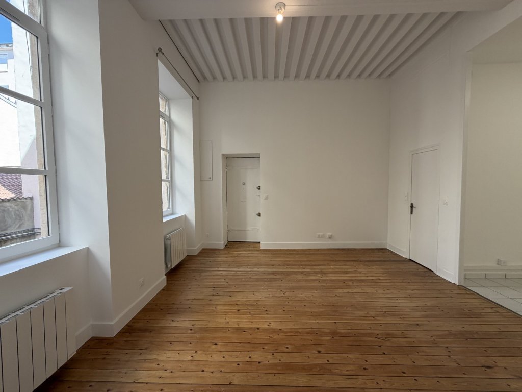 APPARTEMENT T2 A LOUER - LYON 4EME ARRONDISSEMENT Grande Rue-Bertone - 50.9 m2 - 950 &euro; charges comprises par mois