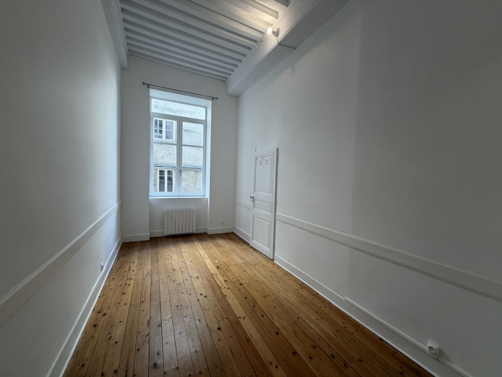 APPARTEMENT T2 A LOUER - LYON 4EME ARRONDISSEMENT Grande Rue-Bertone - 50.9 m2 - 950 &euro; charges comprises par mois