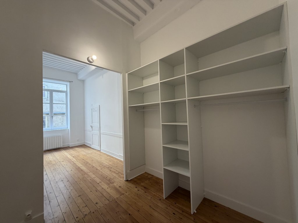 APPARTEMENT T2 A LOUER - LYON 4EME ARRONDISSEMENT Grande Rue-Bertone - 50.9 m2 - 950 &euro; charges comprises par mois