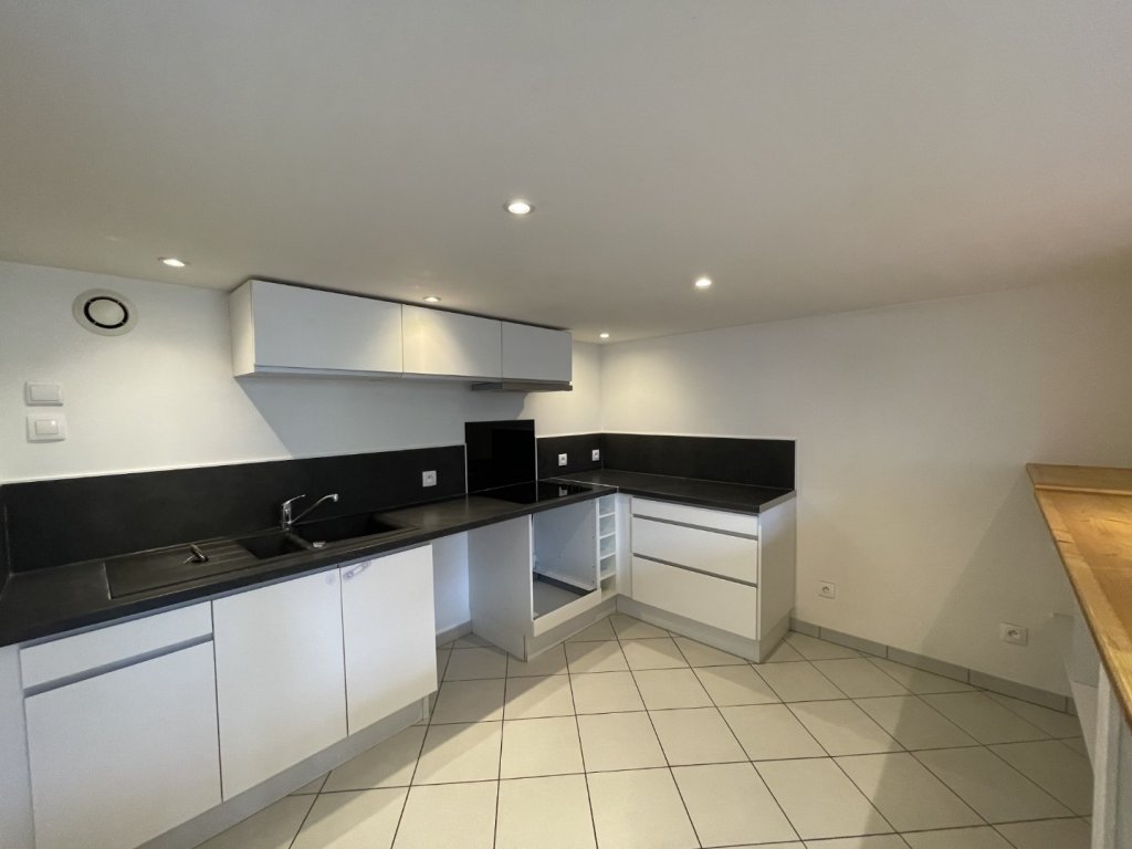 APPARTEMENT T2 A LOUER - LYON 4EME ARRONDISSEMENT Cdt Arnaud-Dumont d Urville - 45.46 m2 - 808 &euro; charges comprises par mois