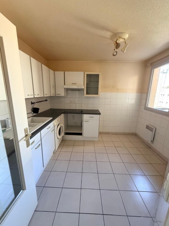 APPARTEMENT T2 A LOUER - LYON 4EME ARRONDISSEMENT Deleuvre-Henon - 54.22 m2 - 930 &euro; charges comprises par mois