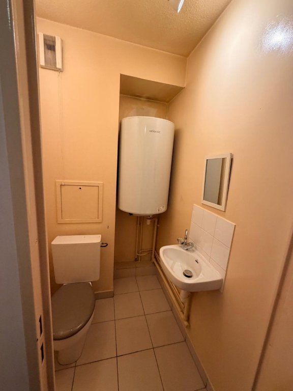 APPARTEMENT T2 A LOUER - LYON 4EME ARRONDISSEMENT Deleuvre-Henon - 54.22 m2 - 930 &euro; charges comprises par mois