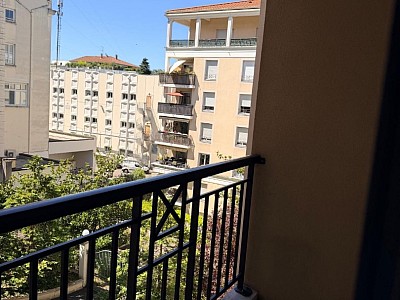 APPARTEMENT T2 A LOUER - LYON 4EME ARRONDISSEMENT Deleuvre-Henon - 54.22 m2 - 930 € charges comprises par mois