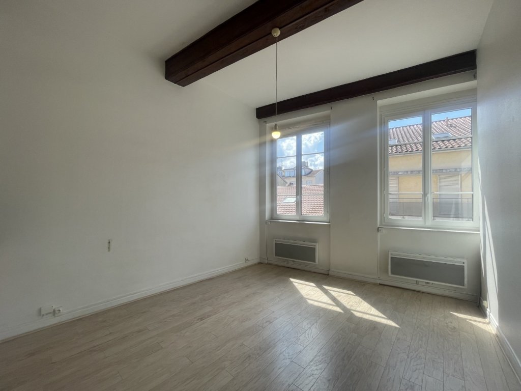 APPARTEMENT T2 A LOUER - LYON 4EME ARRONDISSEMENT Cdt Arnaud-Dumont d Urville - 62.26 m2 - 984 &euro; charges comprises par mois