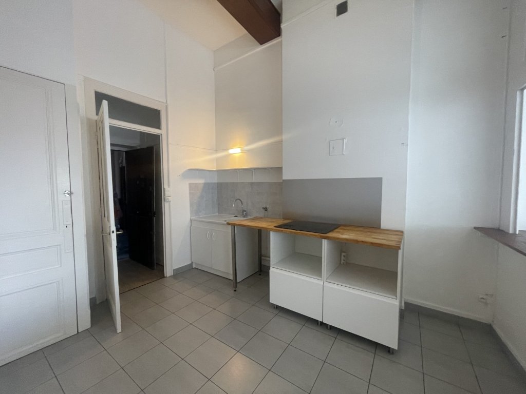 APPARTEMENT T2 A LOUER - LYON 4EME ARRONDISSEMENT Cdt Arnaud-Dumont d Urville - 62.26 m2 - 984 &euro; charges comprises par mois