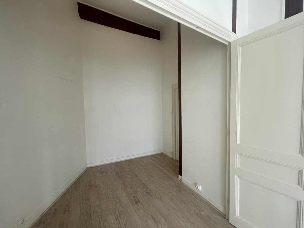 APPARTEMENT T2 A LOUER - LYON 4EME ARRONDISSEMENT Cdt Arnaud-Dumont d Urville - 62.26 m2 - 984 &euro; charges comprises par mois