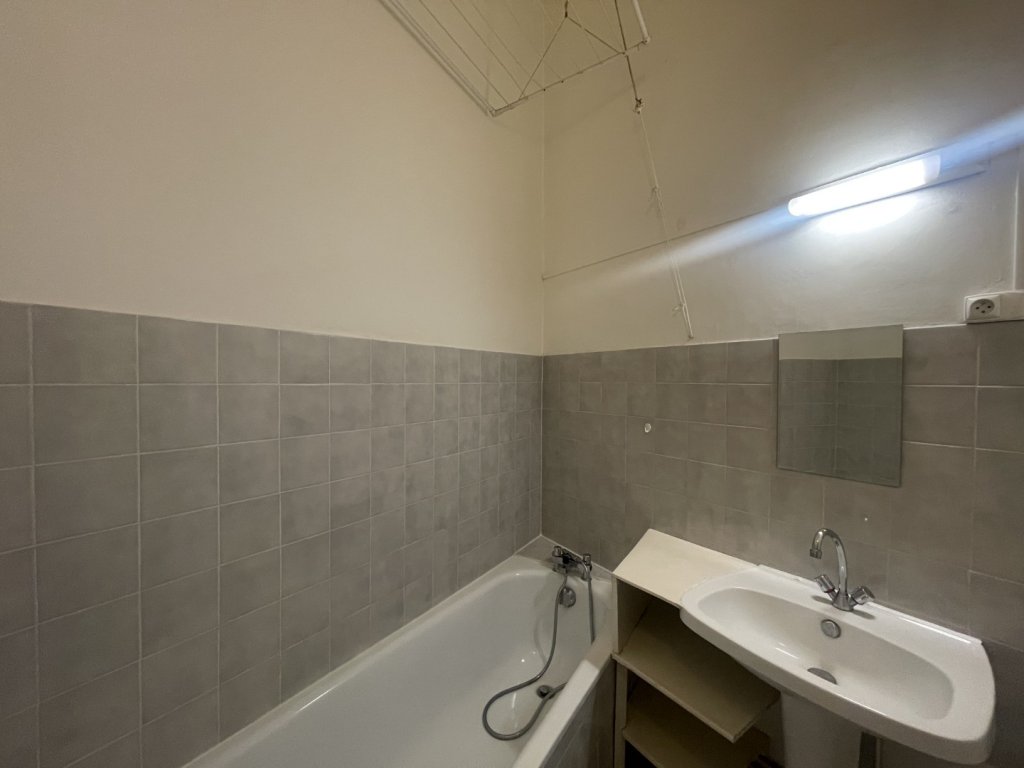 APPARTEMENT T2 A LOUER - LYON 4EME ARRONDISSEMENT Cdt Arnaud-Dumont d Urville - 62.26 m2 - 984 &euro; charges comprises par mois