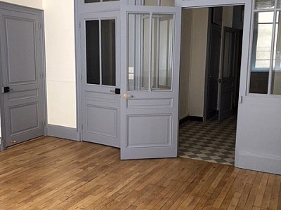 APPARTEMENT T2 A LOUER - LYON 4EME ARRONDISSEMENT Cdt Arnaud-Dumont d Urville - 61 m2 - 908 € charges comprises par mois