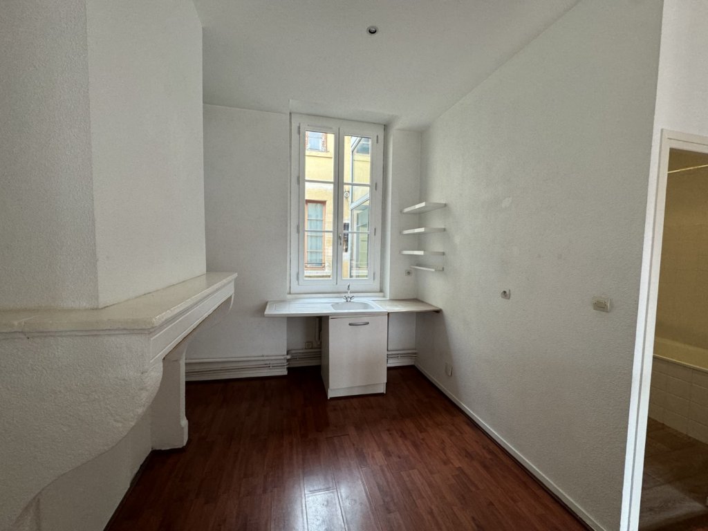 APPARTEMENT T2 A LOUER - LYON 6EME ARRONDISSEMENT Moliere - 51.85 m2 - 920 &euro; charges comprises par mois
