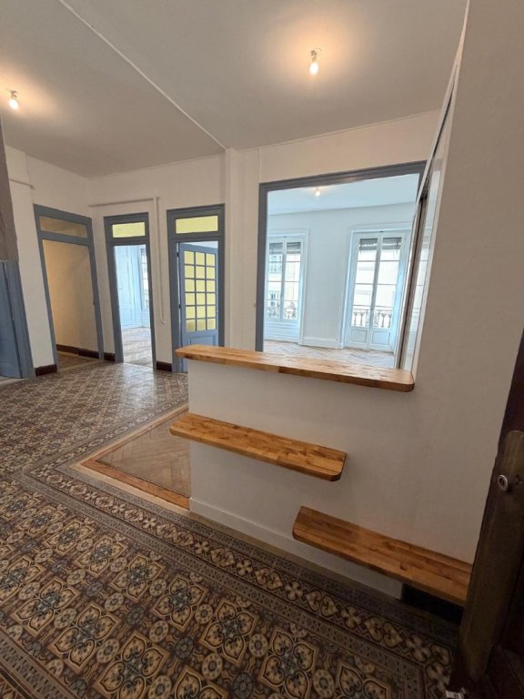 APPARTEMENT T2 A LOUER - LYON 7EME ARRONDISSEMENT Pasteur - 70.93 m2 - 1�150�&euro; charges comprises par mois