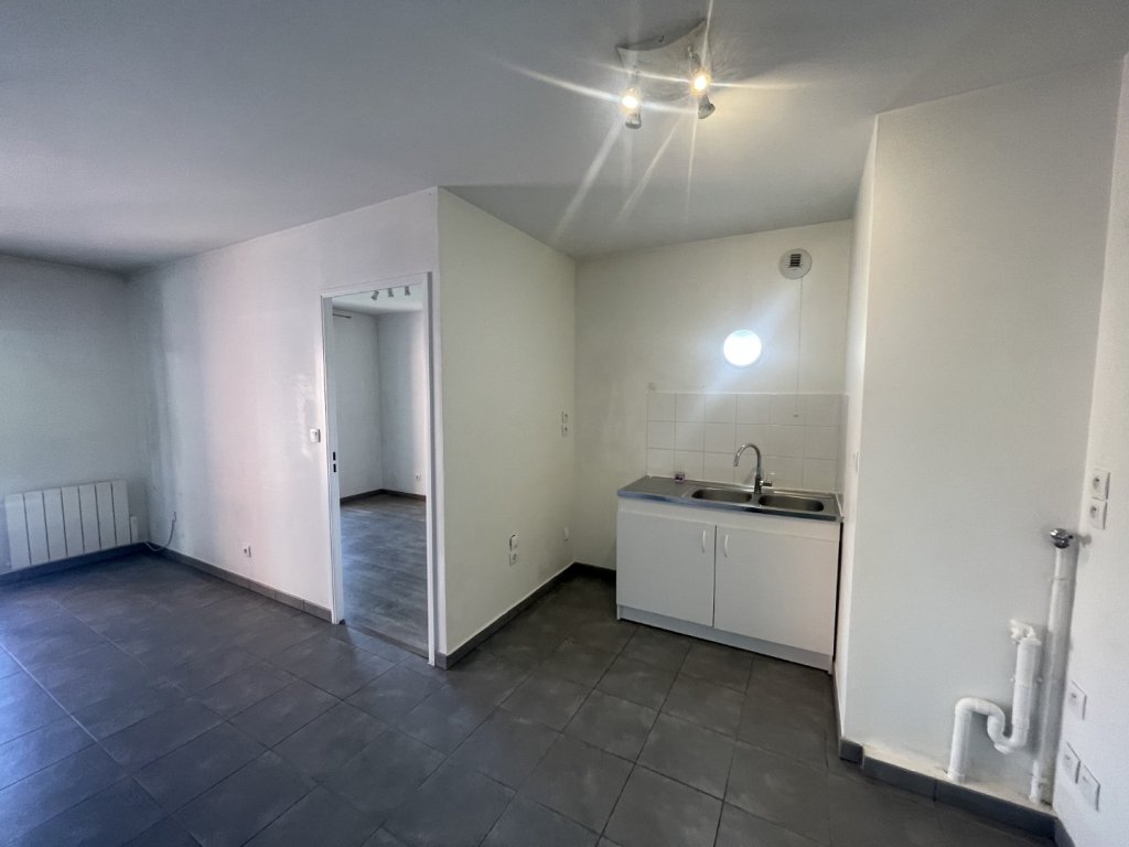 APPARTEMENT T2 A LOUER - LYON 8EME ARRONDISSEMENT Marius Berliet Nord - 46.14 m2 - 739 &euro; charges comprises par mois