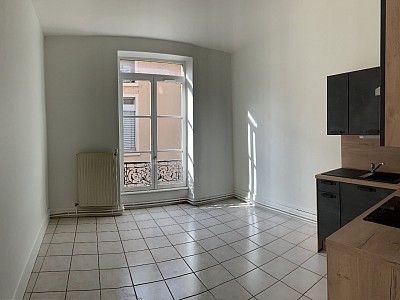 APPARTEMENT T3 A LOUER - LYON 9EME ARRONDISSEMENT l Industrie-Le Bourg - 58 m2 - 940 € charges comprises par mois