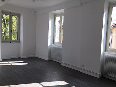 APPARTEMENT T2 A LOUER - NEUVILLE SUR SAONE Centre Bourg - 45.57 m2 - 681 € charges comprises par mois