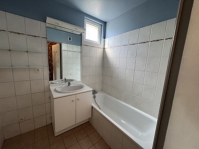 APPARTEMENT T2 A LOUER - VENISSIEUX Moulin-a-Vent - 47.77 m2 - 658 € charges comprises par mois