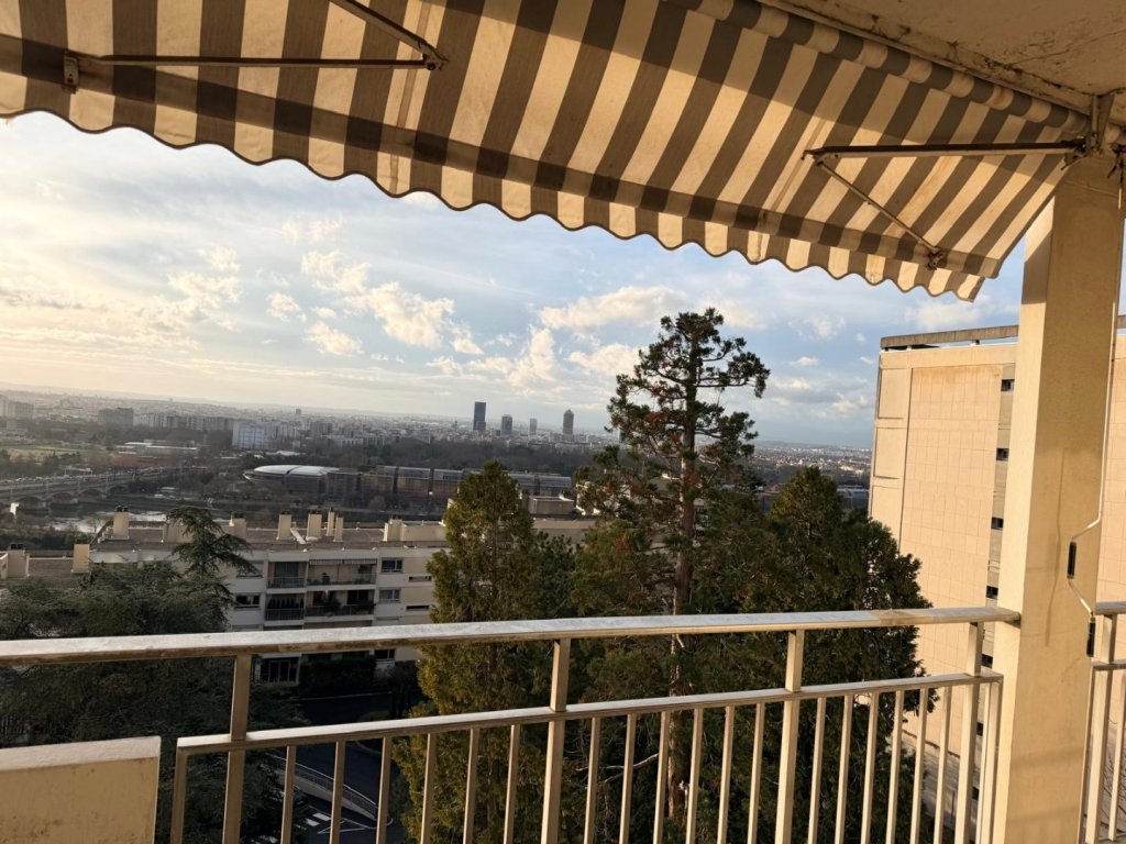 APPARTEMENT T3 A LOUER - CALUIRE ET CUIRE Montessuy-Est - 82.9 m2 - 1�480�&euro; charges comprises par mois