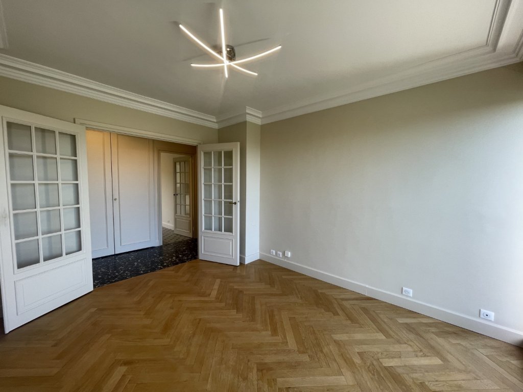 APPARTEMENT T3 A LOUER - CALUIRE ET CUIRE Saint-Clair - 64.6 m2 - 1 235 &euro; charges comprises par mois