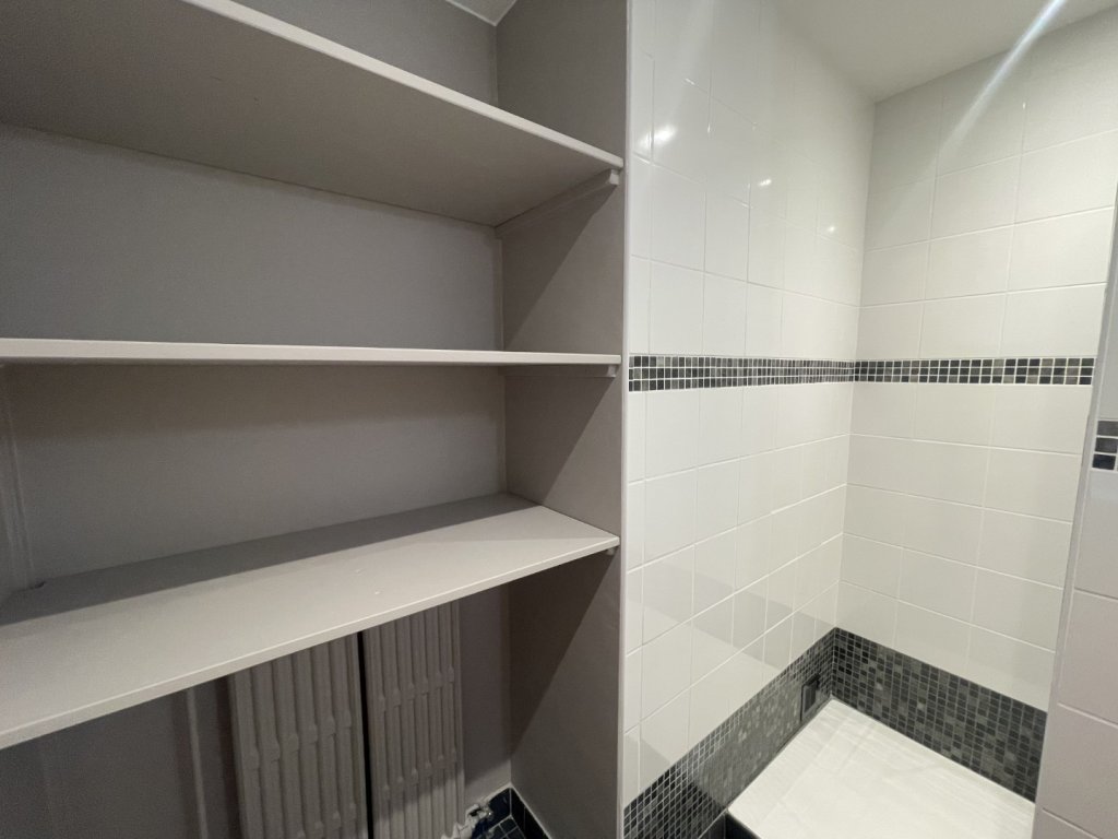 APPARTEMENT T3 A LOUER - CALUIRE ET CUIRE Saint-Clair - 64.6 m2 - 1 235 &euro; charges comprises par mois