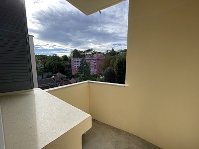 APPARTEMENT T3 A LOUER - CALUIRE ET CUIRE Saint-Clair - 64.6 m2 - 1 235 &euro; charges comprises par mois