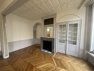 APPARTEMENT T3 A LOUER - LYON 1ER ARRONDISSEMENT Griffon-Royale - 122 m2 - 1 606 &euro; charges comprises par mois