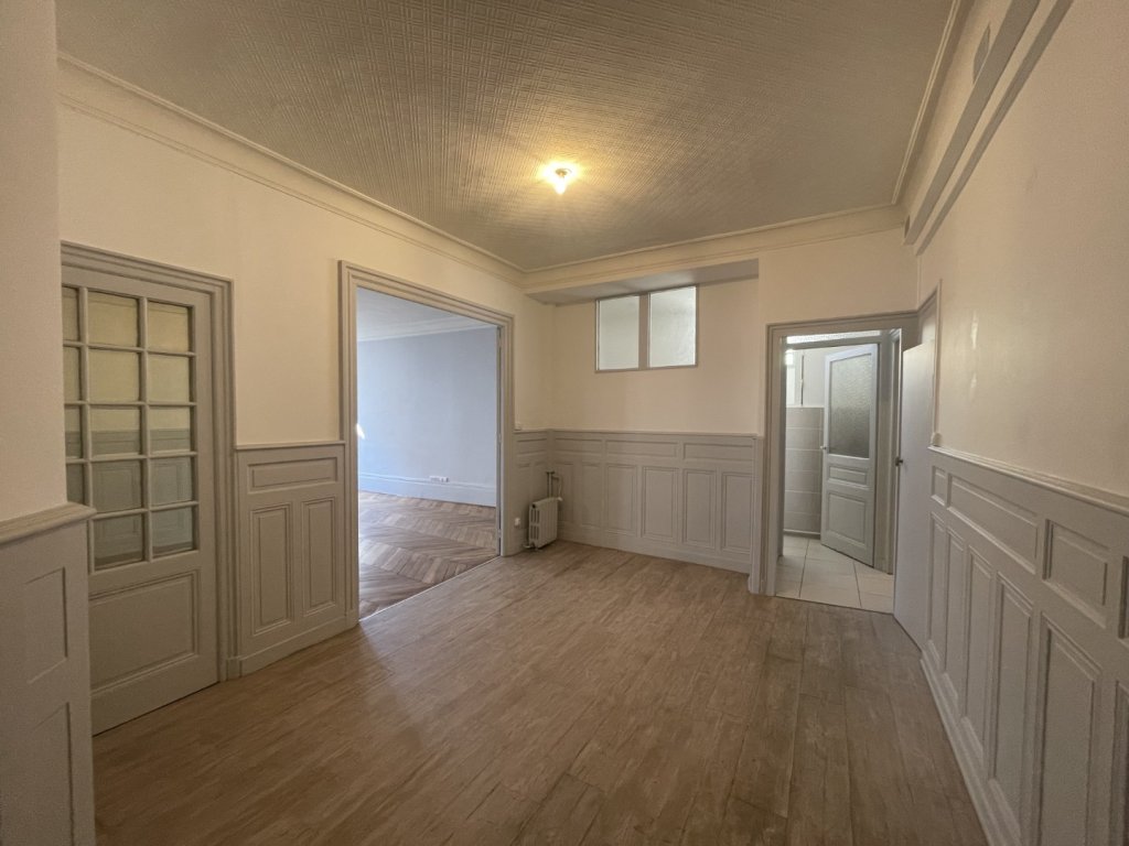 APPARTEMENT T3 A LOUER - LYON 1ER ARRONDISSEMENT Griffon-Royale - 122 m2 - 1 606 &euro; charges comprises par mois