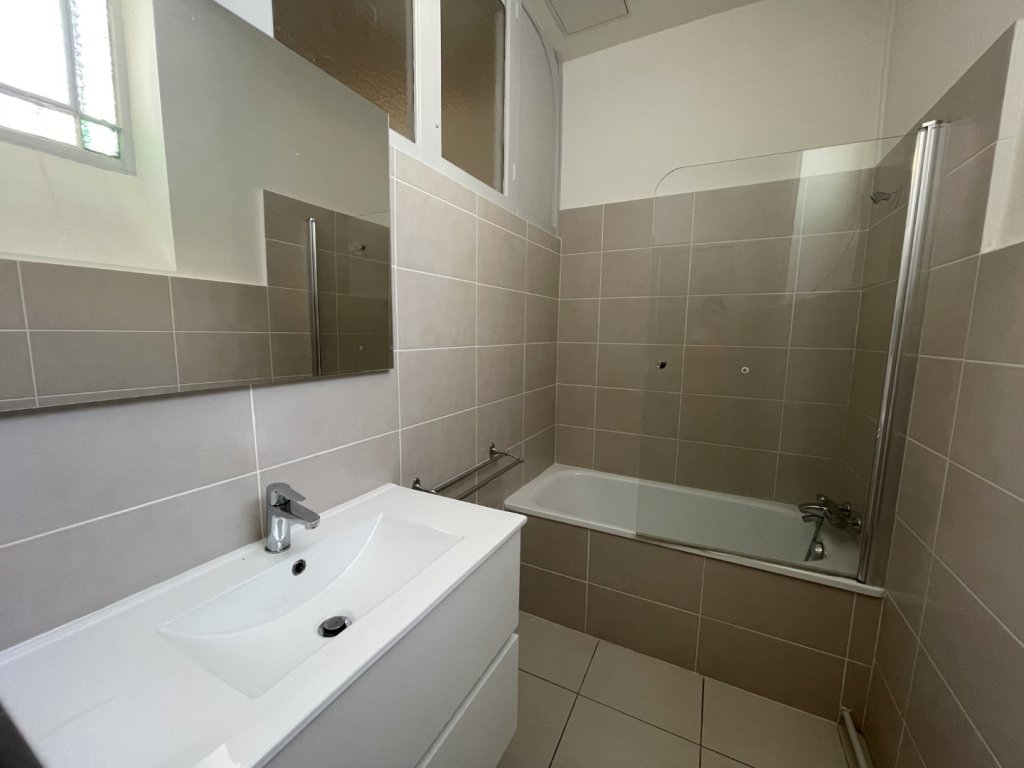 APPARTEMENT T3 A LOUER - LYON 1ER ARRONDISSEMENT Griffon-Royale - 122 m2 - 1 606 &euro; charges comprises par mois
