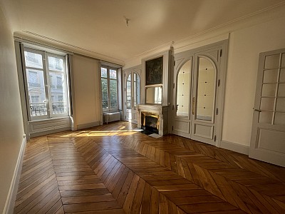 APPARTEMENT T3 A LOUER - LYON 1ER ARRONDISSEMENT Griffon-Royale - 122 m2 - 1 606 &euro; charges comprises par mois