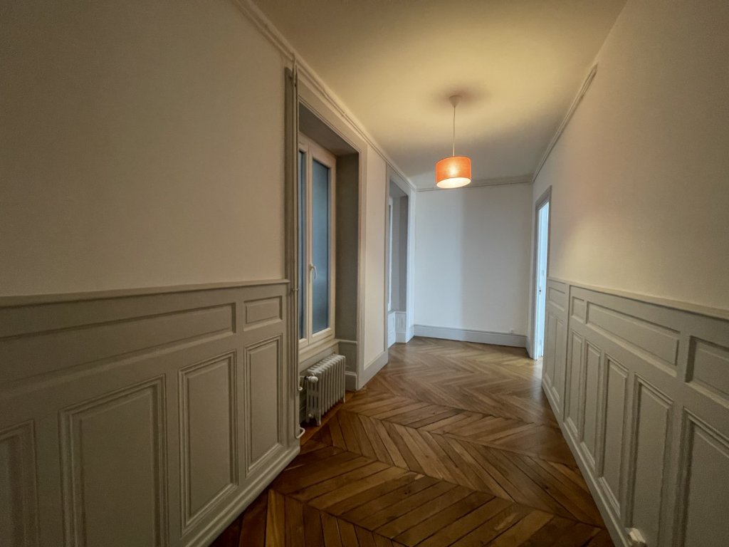 APPARTEMENT T3 A LOUER - LYON 1ER ARRONDISSEMENT Griffon-Royale - 122 m2 - 1 606 &euro; charges comprises par mois