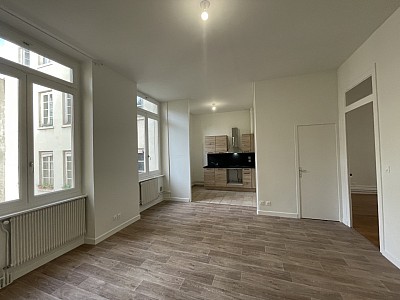 APPARTEMENT T3 A LOUER - LYON 1ER ARRONDISSEMENT Annonciade-Saint-Benoit - 61.36 m2 - 1 027 € charges comprises par mois