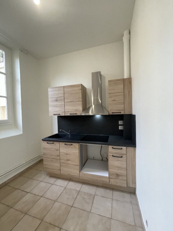 APPARTEMENT T3 A LOUER - LYON 1ER ARRONDISSEMENT Annonciade-Saint-Benoit - 61.36 m2 - 1 027 &euro; charges comprises par mois