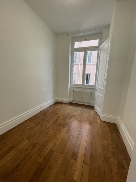 APPARTEMENT T3 A LOUER - LYON 1ER ARRONDISSEMENT Annonciade-Saint-Benoit - 61.36 m2 - 1 027 &euro; charges comprises par mois