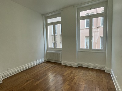 APPARTEMENT T3 A LOUER - LYON 1ER ARRONDISSEMENT Annonciade-Saint-Benoit - 61.36 m2 - 1 027 € charges comprises par mois