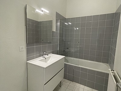 APPARTEMENT T3 A LOUER - LYON 1ER ARRONDISSEMENT Annonciade-Saint-Benoit - 61.36 m2 - 1 027 € charges comprises par mois