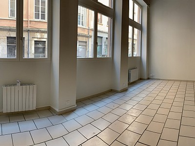 APPARTEMENT T3 A LOUER - LYON 1ER ARRONDISSEMENT Annonciade-Saint-Benoit - 82.72 m2 - 1168,48€ charges comprises par mois