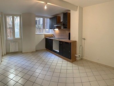 APPARTEMENT T3 A LOUER - LYON 1ER ARRONDISSEMENT Annonciade-Saint-Benoit - 82.72 m2 - 1168,48€ charges comprises par mois
