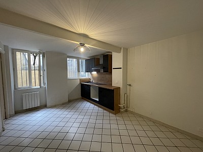 APPARTEMENT T3 A LOUER - LYON 1ER ARRONDISSEMENT Annonciade-Saint-Benoit - 82.72 m2 - 1168,48€ charges comprises par mois