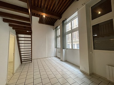 APPARTEMENT T3 A LOUER - LYON 1ER ARRONDISSEMENT Annonciade-Saint-Benoit - 82.72 m2 - 1168,48€ charges comprises par mois