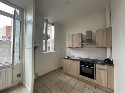 APPARTEMENT T3 A LOUER - LYON 1ER ARRONDISSEMENT Annonciade-Saint-Benoit - 61.37 m2 - 935€ charges comprises par mois