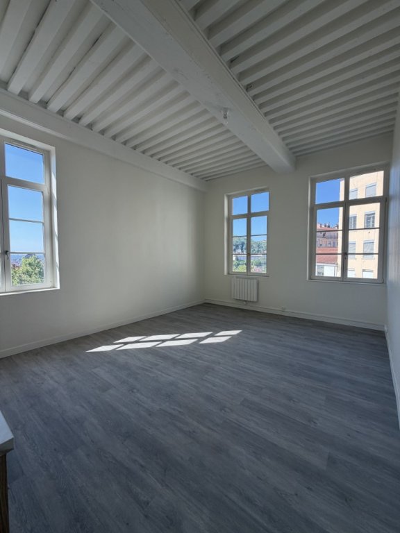 APPARTEMENT T3 A LOUER - LYON 1ER ARRONDISSEMENT Annonciade-Saint-Benoit - 67.23 m2 - 1 450 &euro; charges comprises par mois