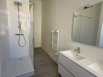 APPARTEMENT T3 A LOUER - LYON 1ER ARRONDISSEMENT Annonciade-Saint-Benoit - 67.23 m2 - 1 450 &euro; charges comprises par mois