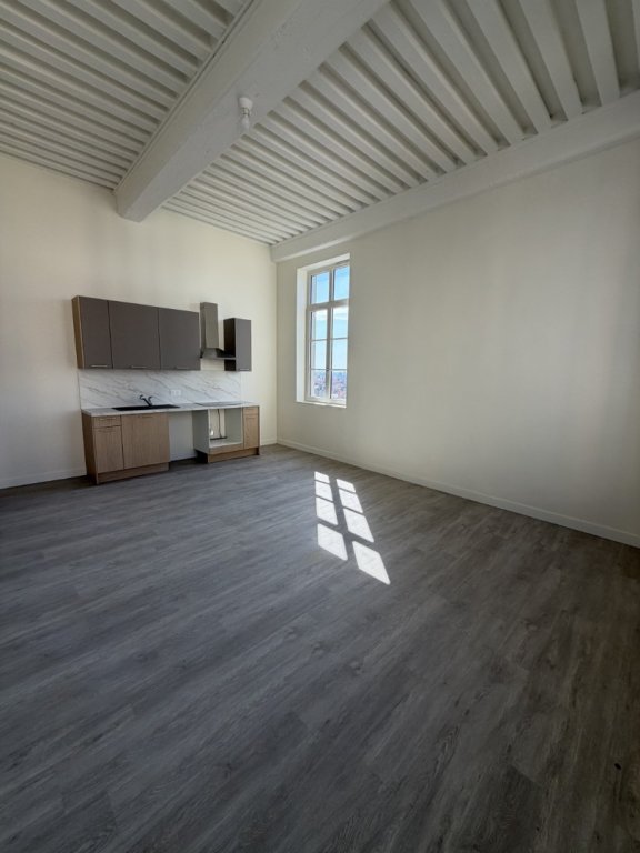 APPARTEMENT T3 A LOUER - LYON 1ER ARRONDISSEMENT Annonciade-Saint-Benoit - 67.23 m2 - 1 450 &euro; charges comprises par mois