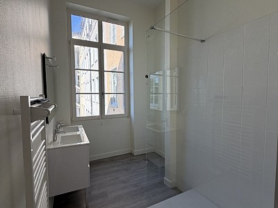 APPARTEMENT T3 A LOUER - LYON 1ER ARRONDISSEMENT Annonciade-Saint-Benoit - 67.23 m2 - 1 450 &euro; charges comprises par mois
