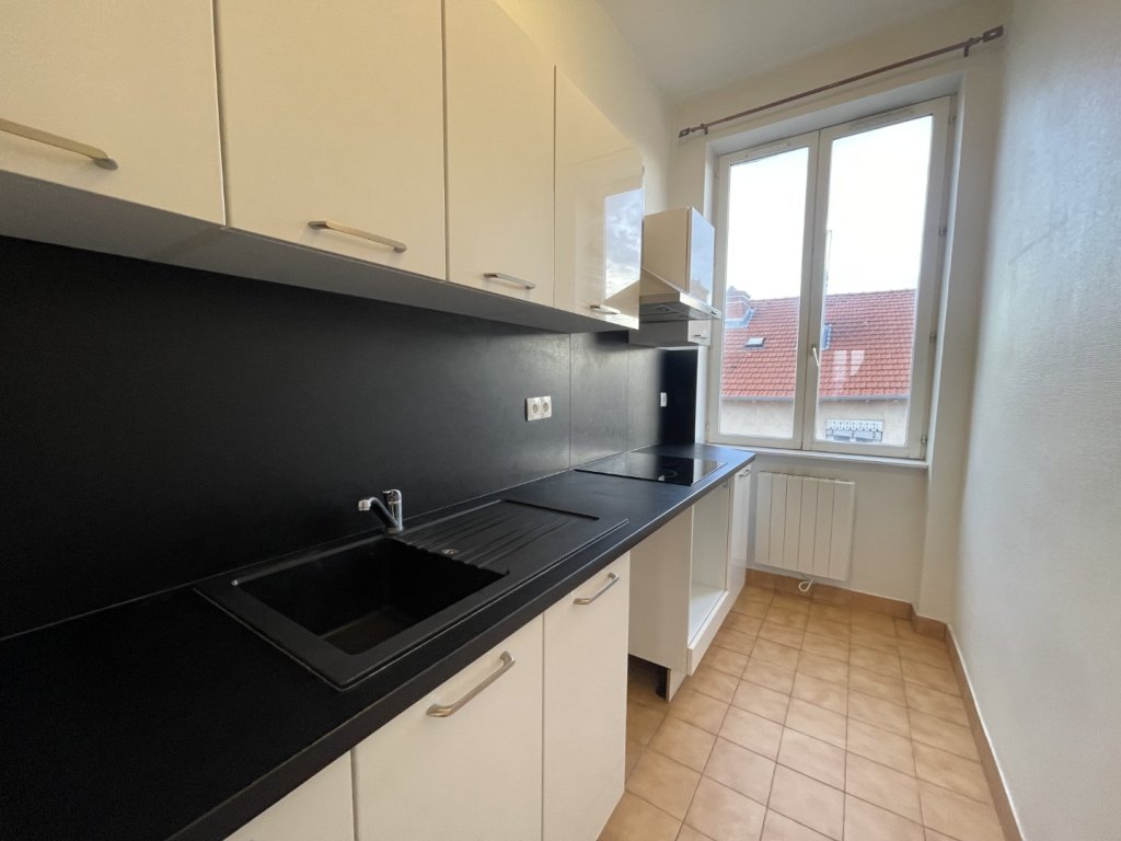 APPARTEMENT T3 A LOUER - LYON 4EME ARRONDISSEMENT Mairie-Tabareau - 82.07 m2 - 1 303,90 &euro; charges comprises par mois