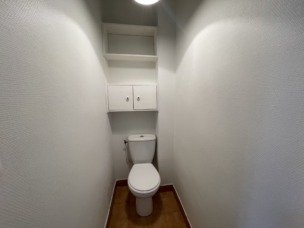 APPARTEMENT T3 A LOUER - LYON 4EME ARRONDISSEMENT Mairie-Tabareau - 82.07 m2 - 1 303,90 &euro; charges comprises par mois