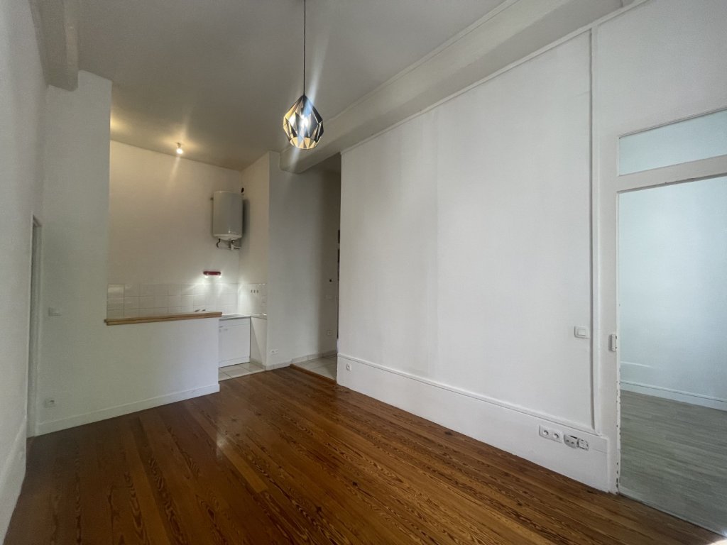 APPARTEMENT T3 A LOUER - LYON 4EME ARRONDISSEMENT Grande Rue-Bertone - 61.01 m2 - 846 &euro; charges comprises par mois