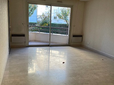 APPARTEMENT T3 A LOUER - LYON 4EME ARRONDISSEMENT Flammarion Bony - 76.5 m2 - 1 290 € charges comprises par mois