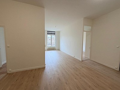 APPARTEMENT T3 A LOUER - LYON 4EME ARRONDISSEMENT Place Croix Rousse-Austerlitz - 78.15 m2 - 1 180 € charges comprises par mois