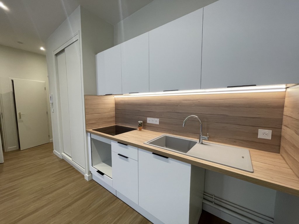 APPARTEMENT T3 A LOUER - LYON 4EME ARRONDISSEMENT Place Croix Rousse-Austerlitz - 68.1 m2 - 1�250�&euro; charges comprises par mois