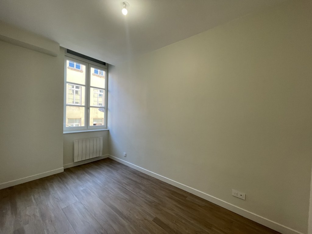 APPARTEMENT T3 A LOUER - LYON 4EME ARRONDISSEMENT Place Croix Rousse-Austerlitz - 68.1 m2 - 1�250�&euro; charges comprises par mois