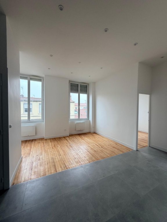 APPARTEMENT T3 A LOUER - LYON 4EME ARRONDISSEMENT Cdt Arnaud-Dumont d Urville - 49.72 m2 - 868,27 &euro; charges comprises par mois